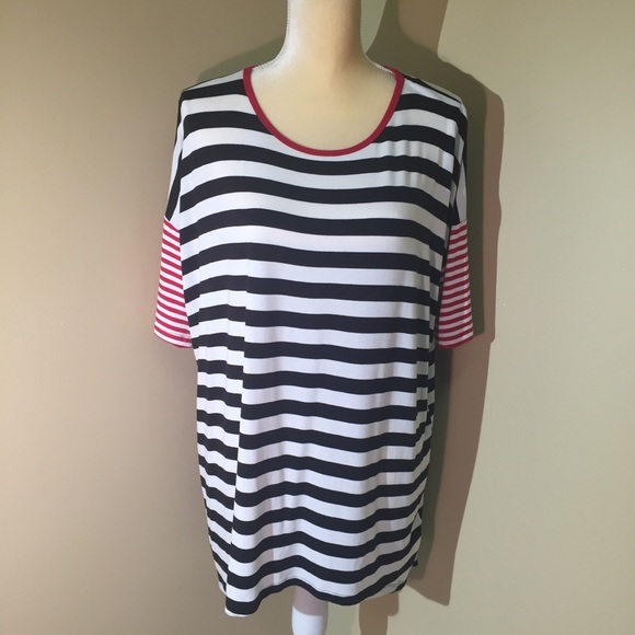 LuLaRoe Tops - Sale! 💐3/$15 LuLaRo Navy & Red Striped Top Medium